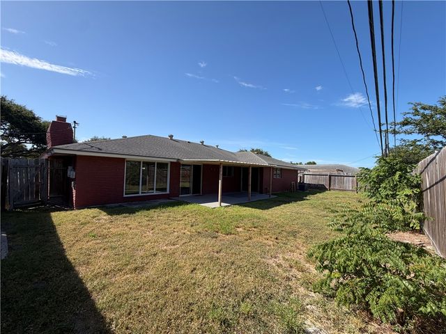 749 Burkshire Dr, Corpus Christi, TX 78412