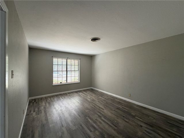 749 Burkshire Dr, Corpus Christi, TX 78412