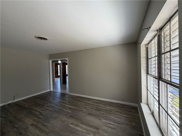 749 Burkshire Dr, Corpus Christi, TX 78412