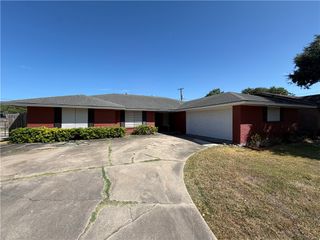 749 Burkshire Dr, Corpus Christi, TX 78412
