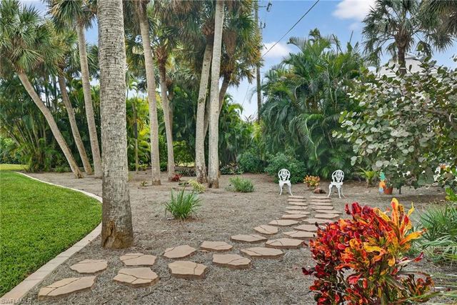 590 Boulder DR, Sanibel, FL 33957