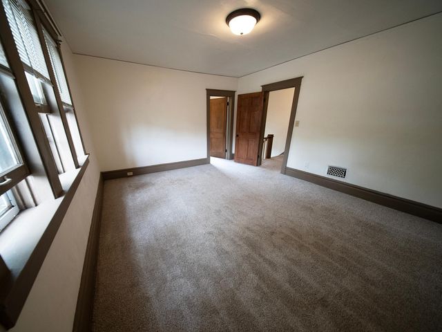 1112 S Barstow Street, Eau Claire, WI 54701