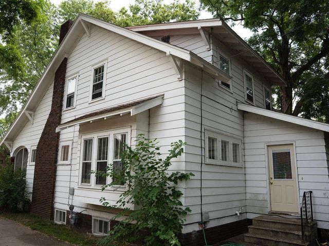 1112 S Barstow Street, Eau Claire, WI 54701