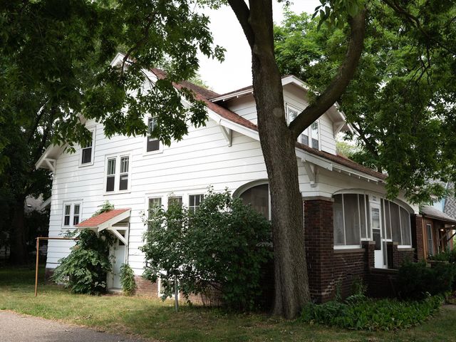 1112 S Barstow Street, Eau Claire, WI 54701
