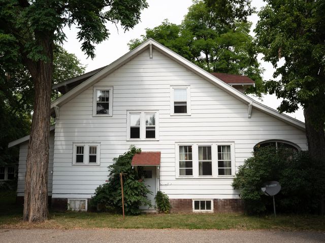 1112 S Barstow Street, Eau Claire, WI 54701
