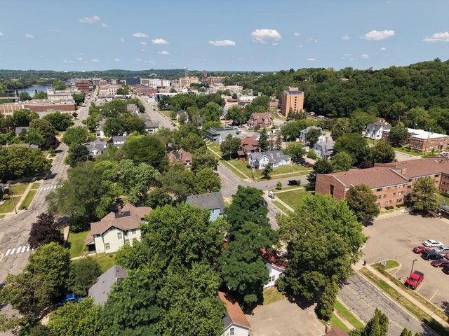 1112 S Barstow Street, Eau Claire, WI 54701