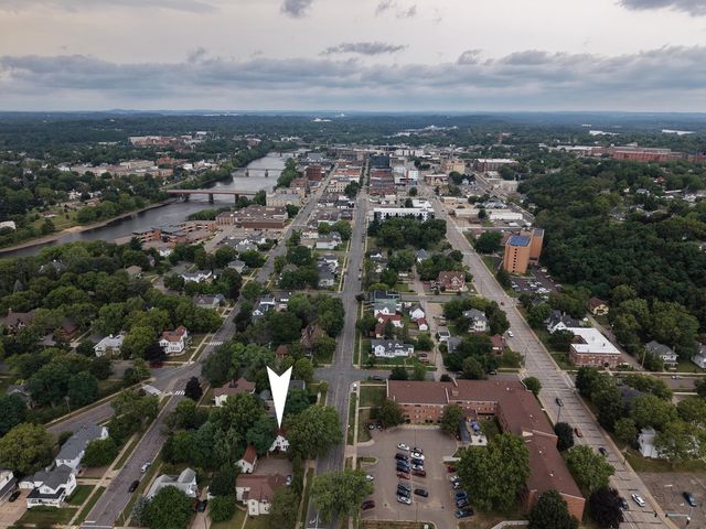 1112 S Barstow Street, Eau Claire, WI 54701