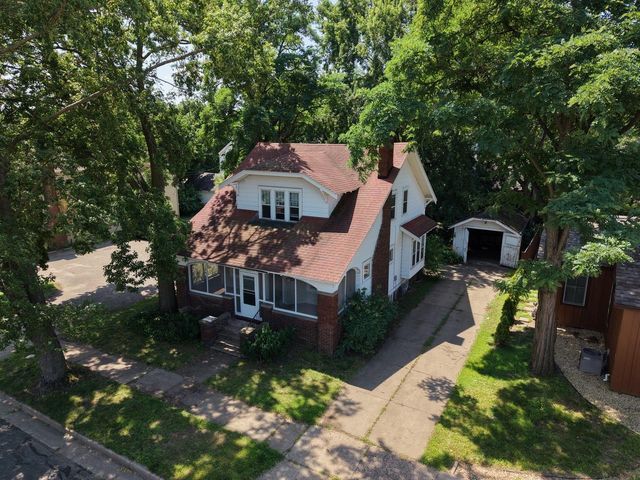 1112 S Barstow Street, Eau Claire, WI 54701