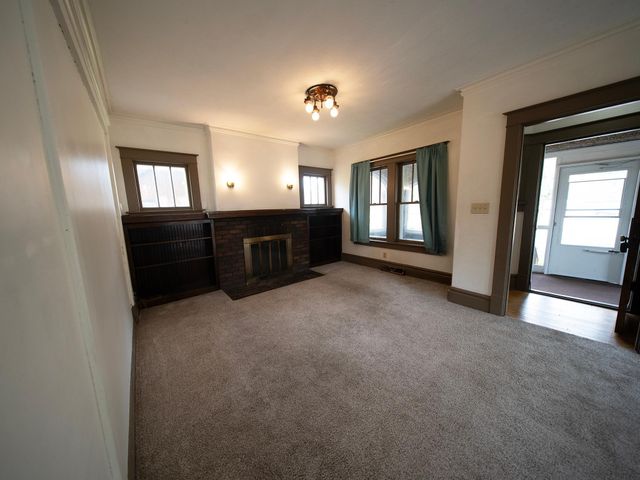 1112 S Barstow Street, Eau Claire, WI 54701