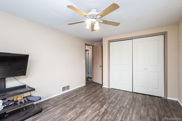 656 Lawson Drive, Orion Charter Township, MI 48362