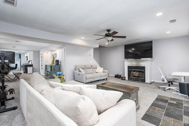 656 Lawson Drive, Orion Charter Township, MI 48362