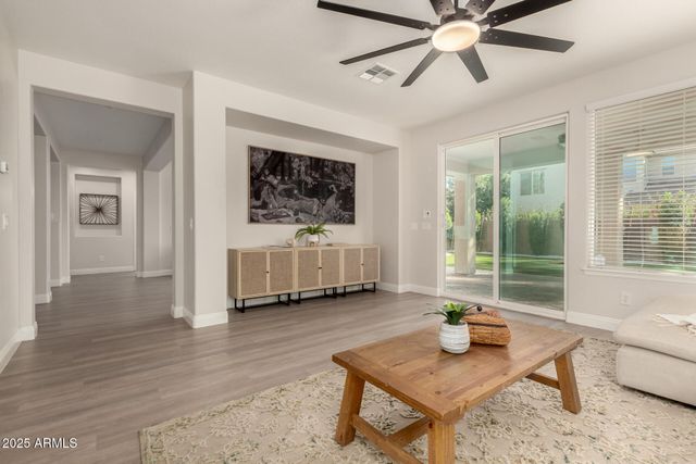 3955 E MESQUITE Street, Gilbert, AZ 85296