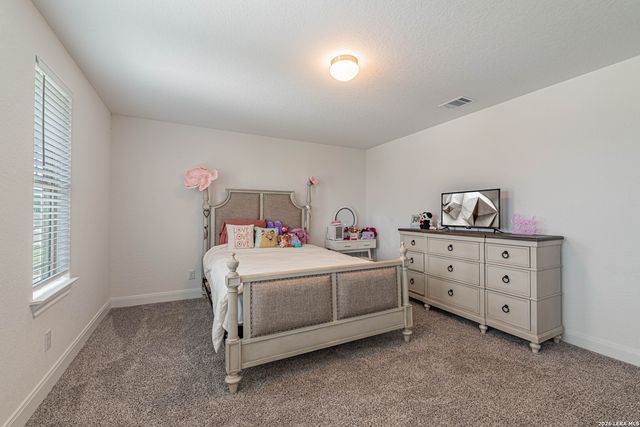 109 WILLOW OAK TRL, Floresville, TX 78114