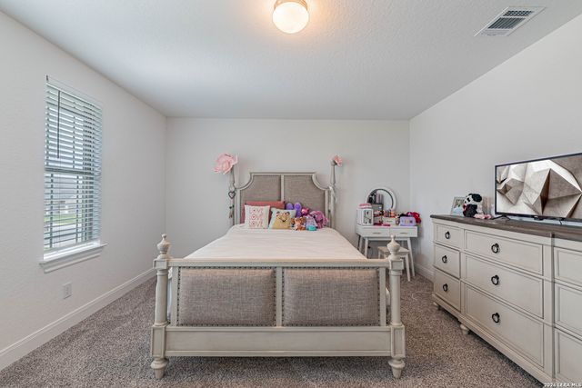 109 WILLOW OAK TRL, Floresville, TX 78114