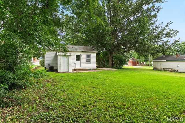23 S 9th Street, Belleville, IL 62220