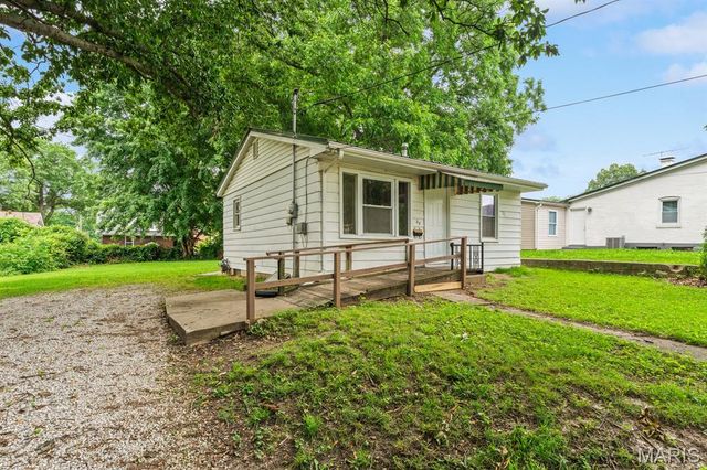 23 S 9th Street, Belleville, IL 62220