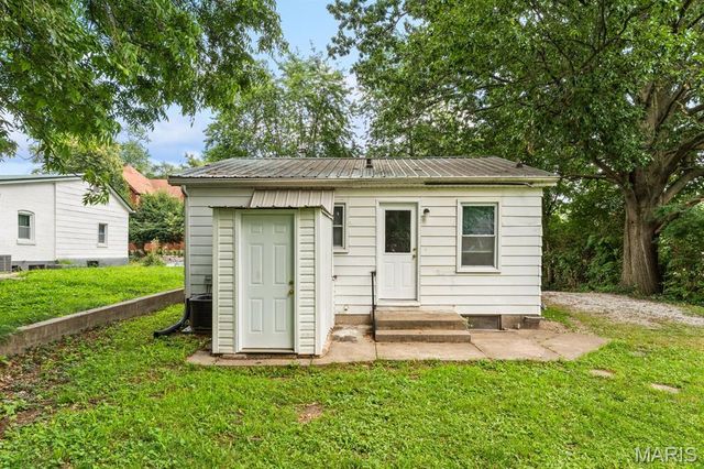 23 S 9th Street, Belleville, IL 62220