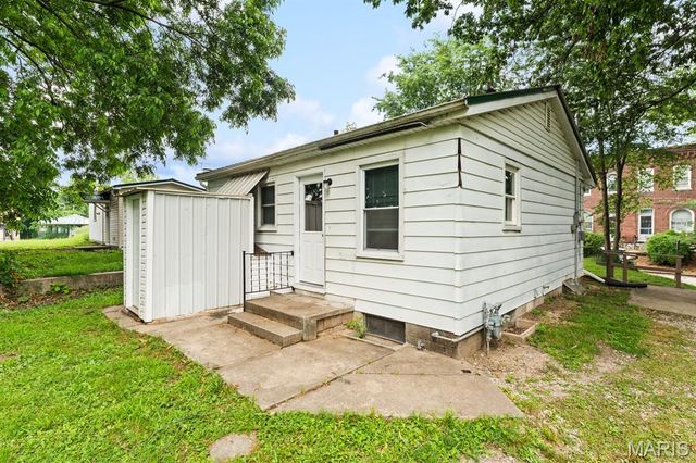23 S 9th Street, Belleville, IL 62220