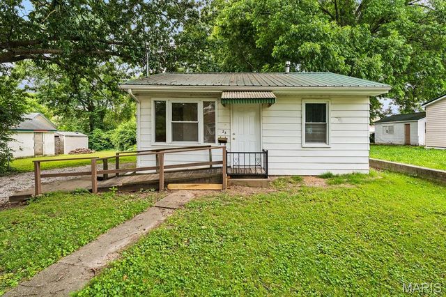 23 S 9th Street, Belleville, IL 62220