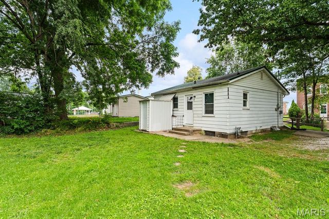 23 S 9th Street, Belleville, IL 62220