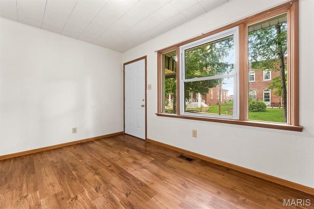 23 S 9th Street, Belleville, IL 62220