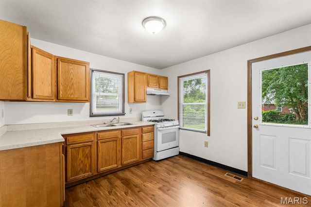 23 S 9th Street, Belleville, IL 62220