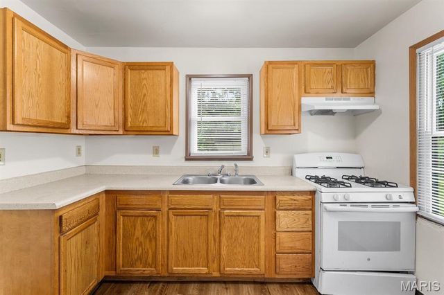 23 S 9th Street, Belleville, IL 62220