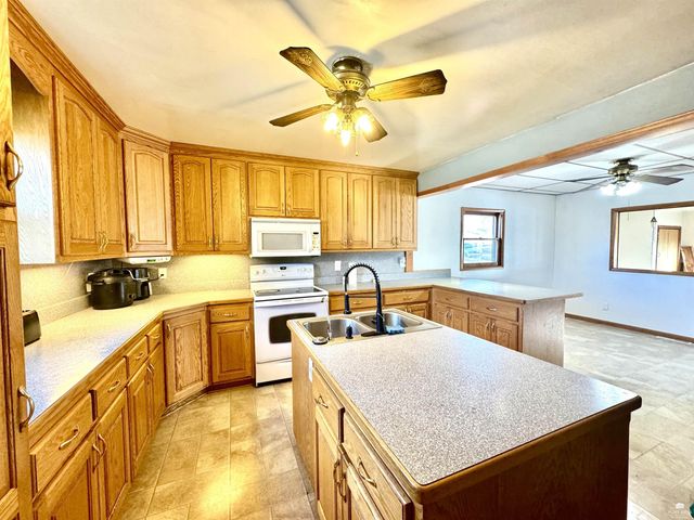 236 W Oak Street, Waterville, KS 66548