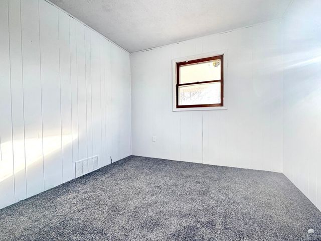 236 W Oak Street, Waterville, KS 66548