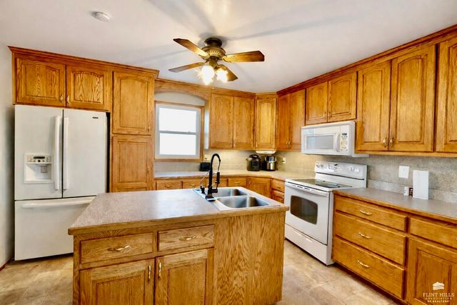 236 W Oak Street, Waterville, KS 66548