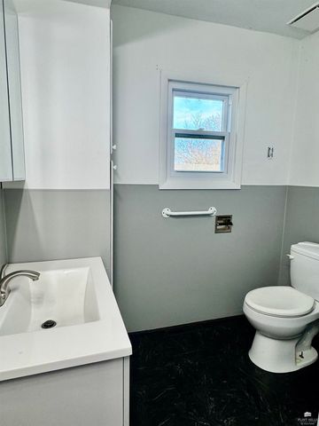 236 W Oak Street, Waterville, KS 66548