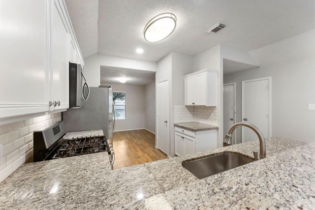 31 Bark Bend Place, The Woodlands, TX 77385