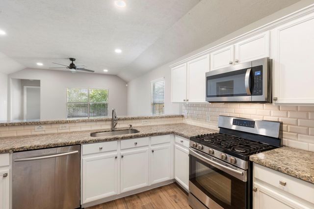 31 Bark Bend Place, The Woodlands, TX 77385