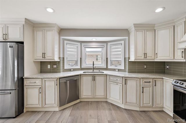 36647 Cecilia Drive, Sterling Heights, MI 48312