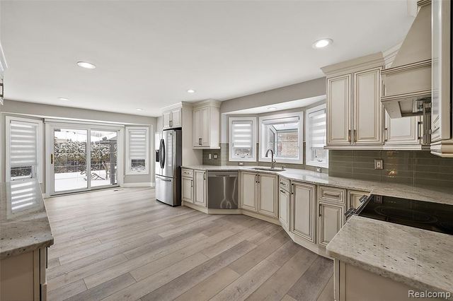 36647 Cecilia Drive, Sterling Heights, MI 48312