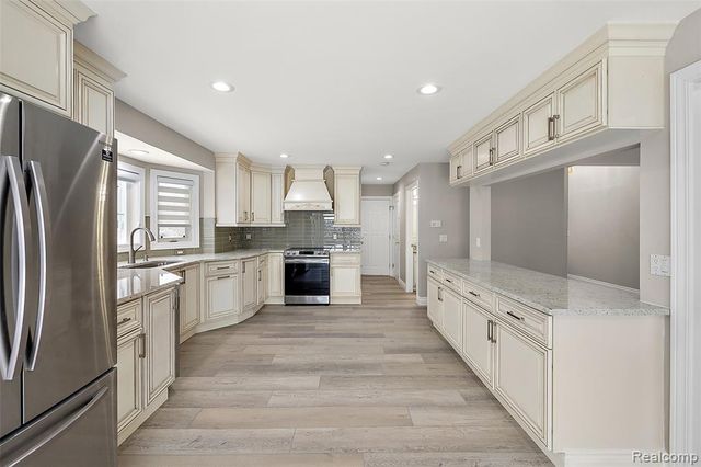 36647 Cecilia Drive, Sterling Heights, MI 48312