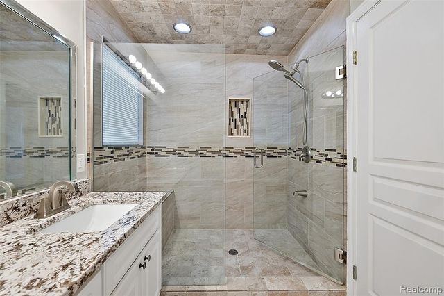 36647 Cecilia Drive, Sterling Heights, MI 48312