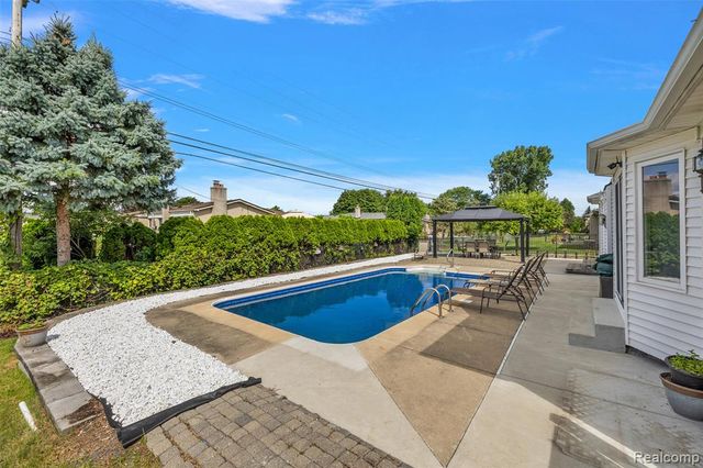 36647 Cecilia Drive, Sterling Heights, MI 48312