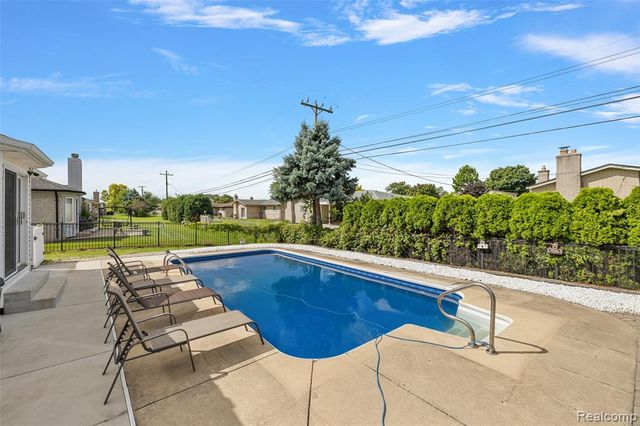 36647 Cecilia Drive, Sterling Heights, MI 48312