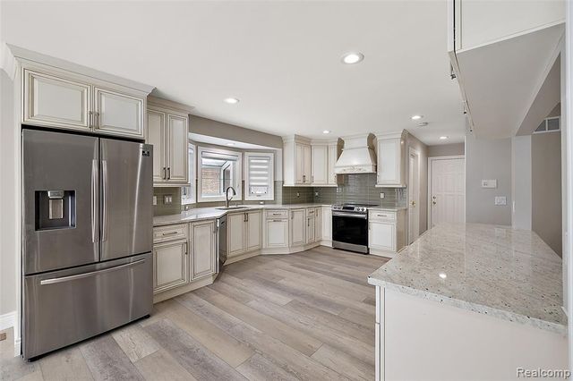 36647 Cecilia Drive, Sterling Heights, MI 48312