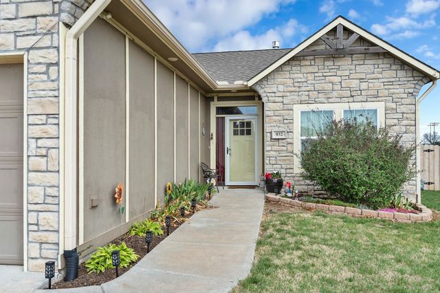 932 Cedar Brook Cir, Mulvane, KS 67110