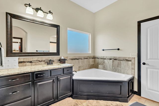 932 Cedar Brook Cir, Mulvane, KS 67110