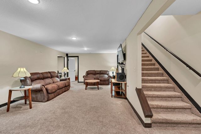 932 Cedar Brook Cir, Mulvane, KS 67110