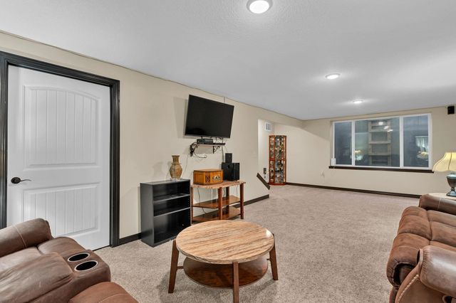 932 Cedar Brook Cir, Mulvane, KS 67110