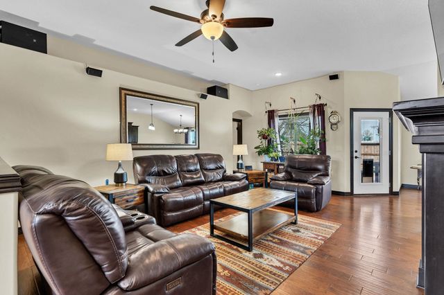 932 Cedar Brook Cir, Mulvane, KS 67110