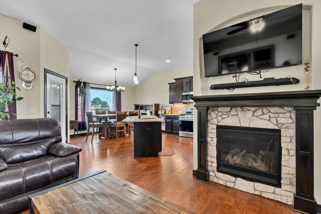 932 Cedar Brook Cir, Mulvane, KS 67110