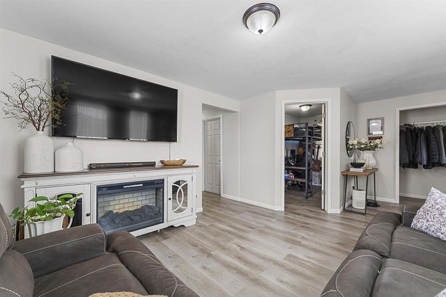 1779 E MASON STREET, Green Bay, WI 54302