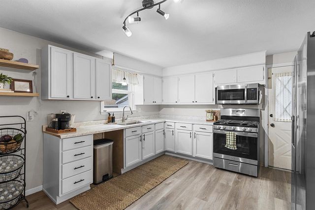 1779 E MASON STREET, Green Bay, WI 54302