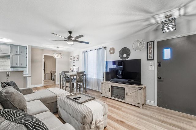 215 Martha Ave, Mulvane, KS 67110