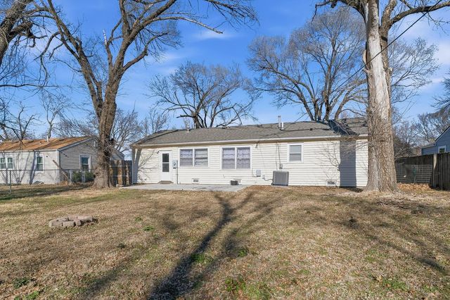 215 Martha Ave, Mulvane, KS 67110